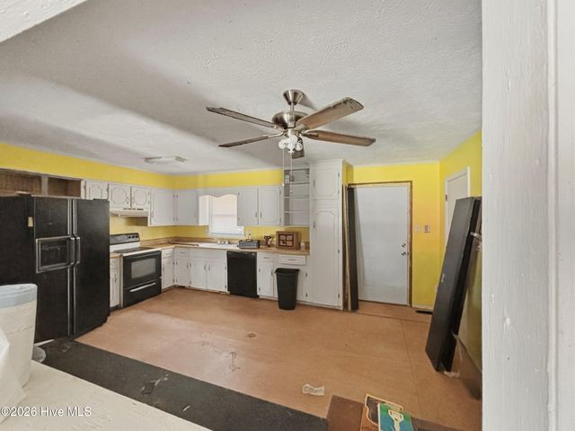 42 N Sixth Street, Clarkton, NC 28433