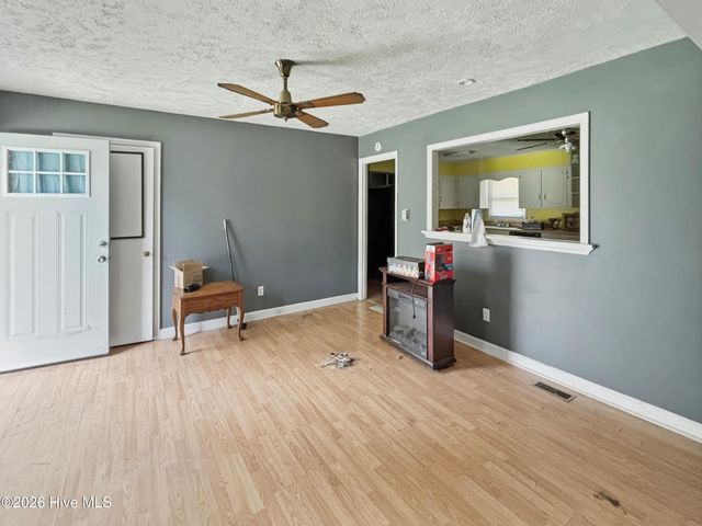 42 N Sixth Street, Clarkton, NC 28433