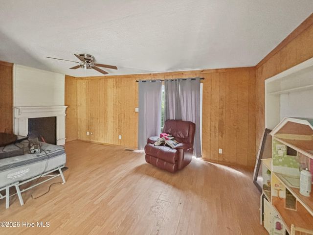 42 N Sixth Street, Clarkton, NC 28433