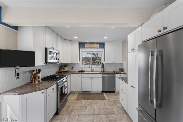 405 Snow Avenue, Coventry, OH 44319