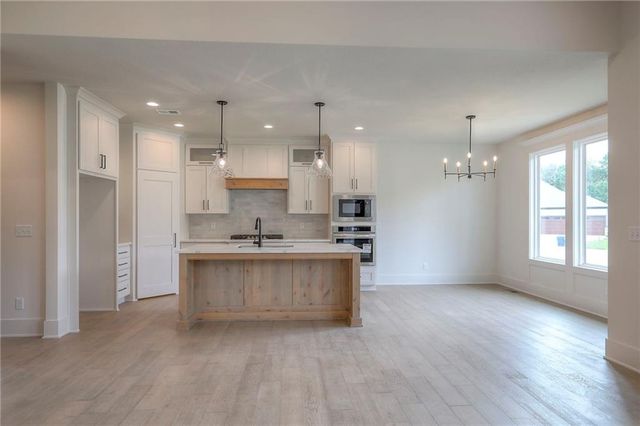 9301 SW Leviathan Court, Lee's Summit, MO 64064