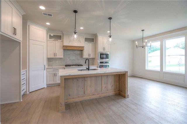 9301 SW Leviathan Court, Lee's Summit, MO 64064