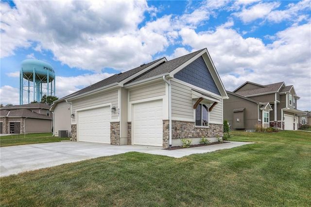 9301 SW Leviathan Court, Lee's Summit, MO 64064