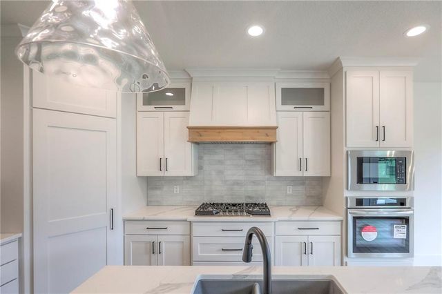 9301 SW Leviathan Court, Lee's Summit, MO 64064