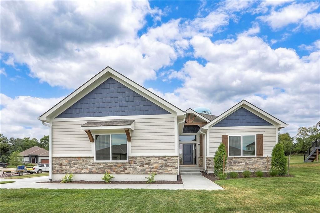 9301 SW Leviathan Court, Lee's Summit, MO 64064