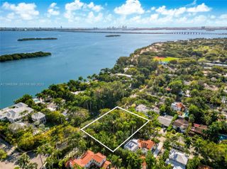 5810 N Bayshore Dr, Miami, FL 33137