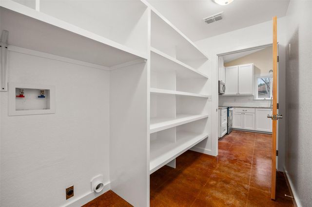 5 Quiet Meadow CIR, Wimberley, TX 78676