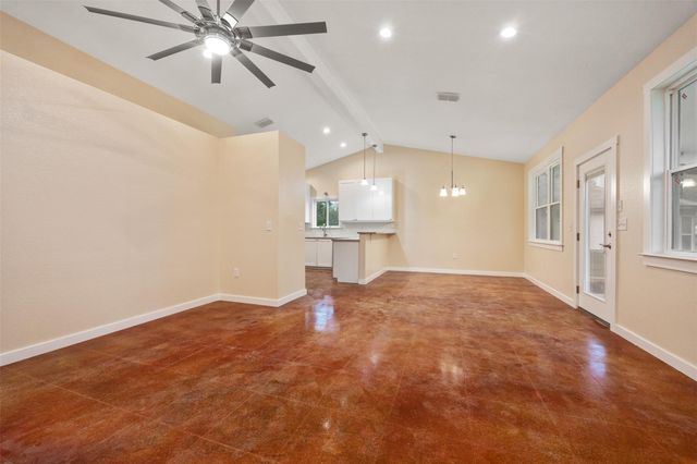 5 Quiet Meadow CIR, Wimberley, TX 78676