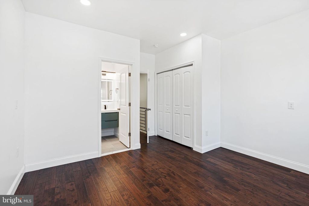 1535 S MOLE ST, Philadelphia, PA 19146