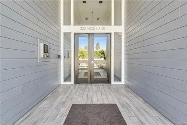220 Nice 215, Newport Beach, CA 92663