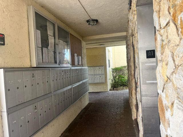 2871 Somerset Drive 414, Lauderdale Lakes, FL 33311