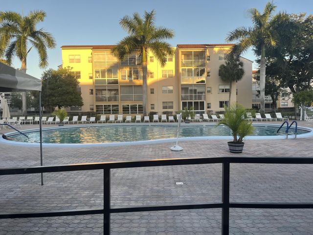 2871 Somerset Drive 414, Lauderdale Lakes, FL 33311