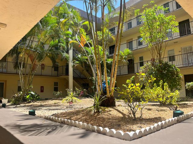 2871 Somerset Drive 414, Lauderdale Lakes, FL 33311