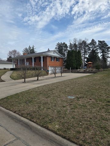 110 Bicentennial Court, Webster City, IA 50595