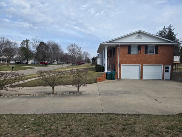 110 Bicentennial Court, Webster City, IA 50595