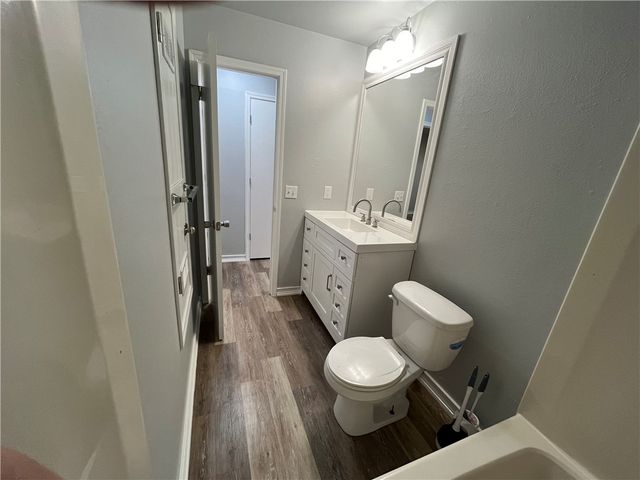 1225 W Sunset Drive, Rogers, AR 72756