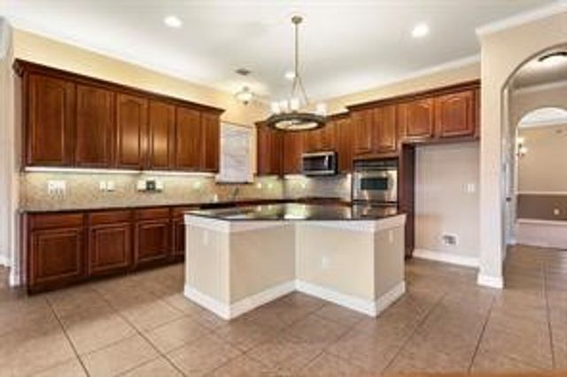 5624 English Oak Drive, Fort Worth, TX 76244