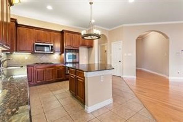 5624 English Oak Drive, Fort Worth, TX 76244