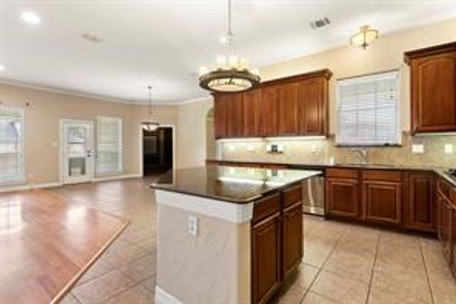 5624 English Oak Drive, Fort Worth, TX 76244