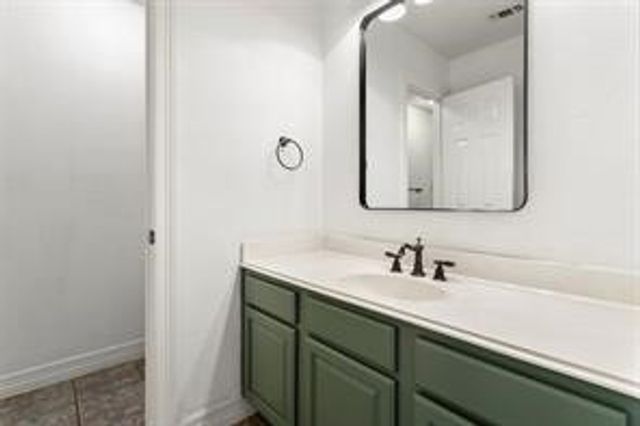 5624 English Oak Drive, Fort Worth, TX 76244