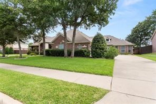 5624 English Oak Drive, Fort Worth, TX 76244
