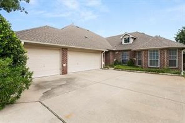 5624 English Oak Drive, Fort Worth, TX 76244