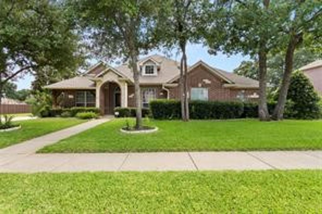 5624 English Oak Drive, Fort Worth, TX 76244