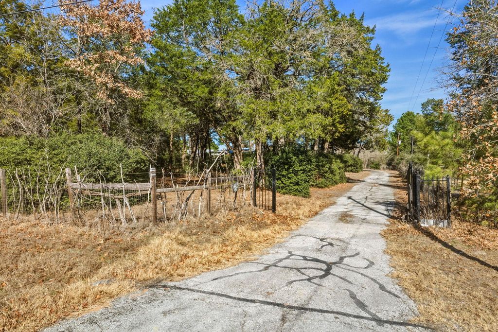 171 Mustang DR, Paige, TX 78659