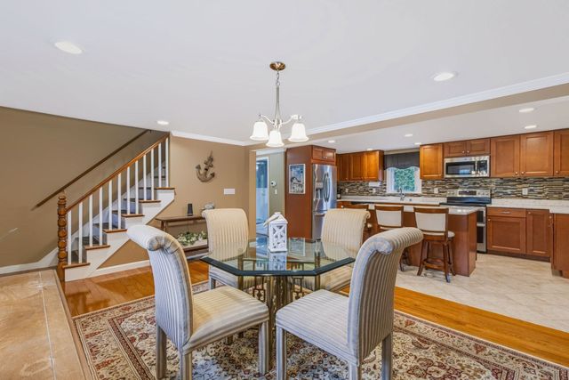 3 Jupiter Ln, Yarmouth, MA 02664