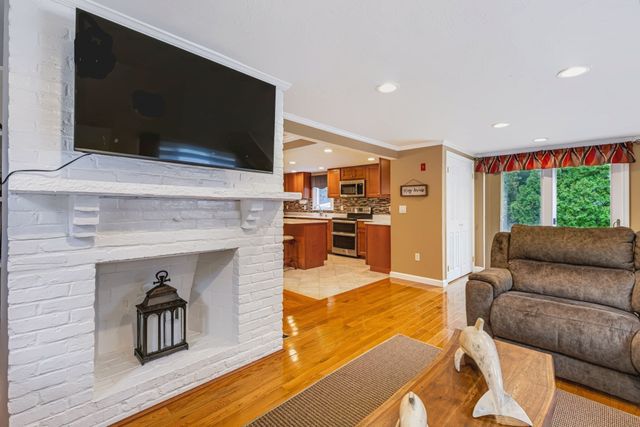 3 Jupiter Ln, Yarmouth, MA 02664
