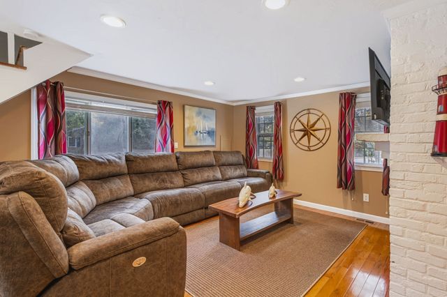 3 Jupiter Ln, Yarmouth, MA 02664