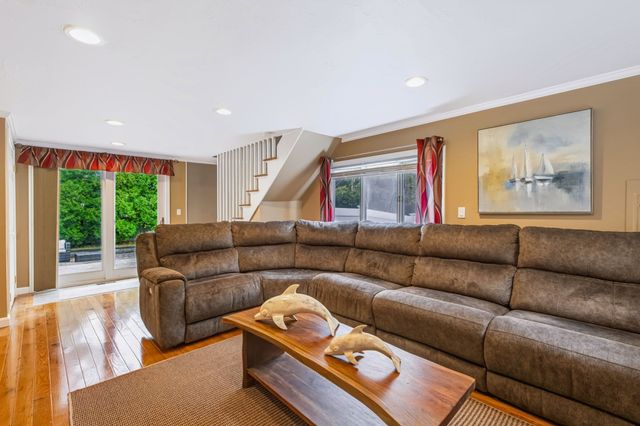 3 Jupiter Ln, Yarmouth, MA 02664