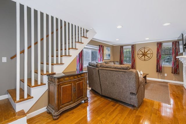 3 Jupiter Ln, Yarmouth, MA 02664