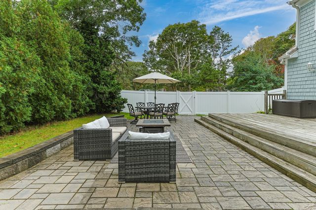 3 Jupiter Ln, Yarmouth, MA 02664