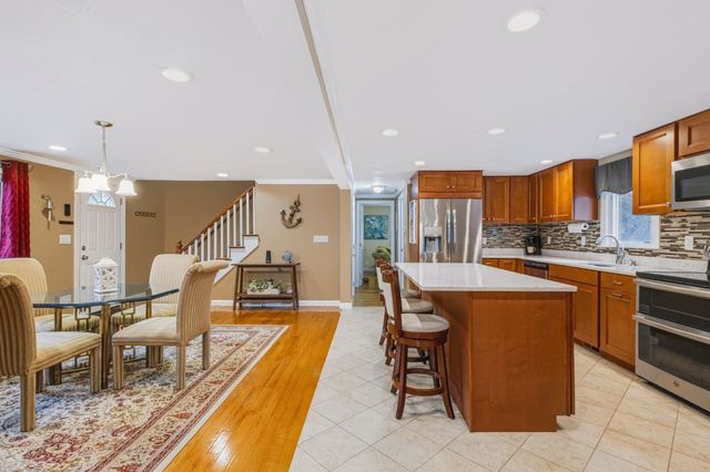 3 Jupiter Ln, Yarmouth, MA 02664
