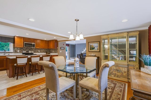 3 Jupiter Ln, Yarmouth, MA 02664