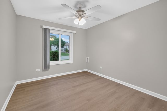 718 Rodenburg Road 206, Roselle, IL 60172