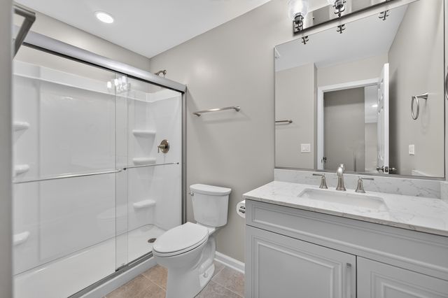 718 Rodenburg Road 206, Roselle, IL 60172