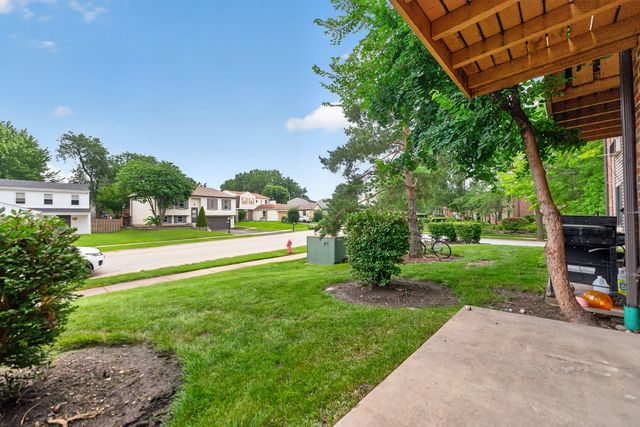 718 Rodenburg Road 206, Roselle, IL 60172