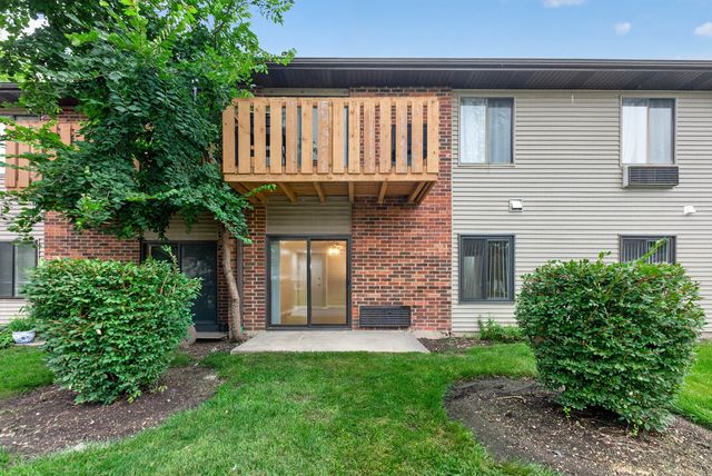 718 Rodenburg Road 206, Roselle, IL 60172