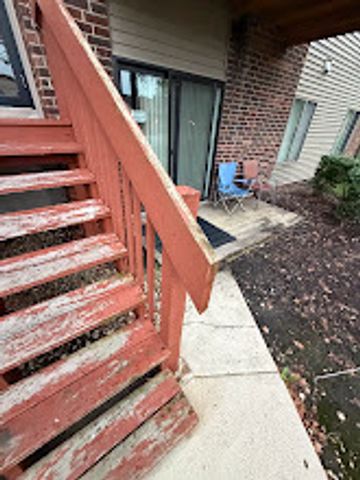 718 Rodenburg Road 206, Roselle, IL 60172