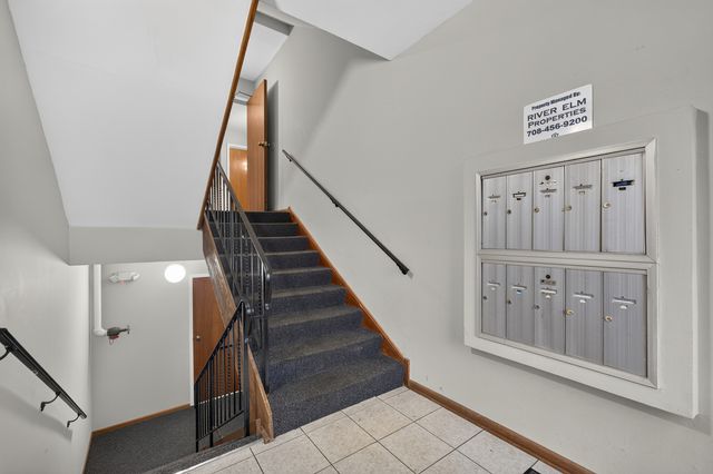 718 Rodenburg Road 206, Roselle, IL 60172