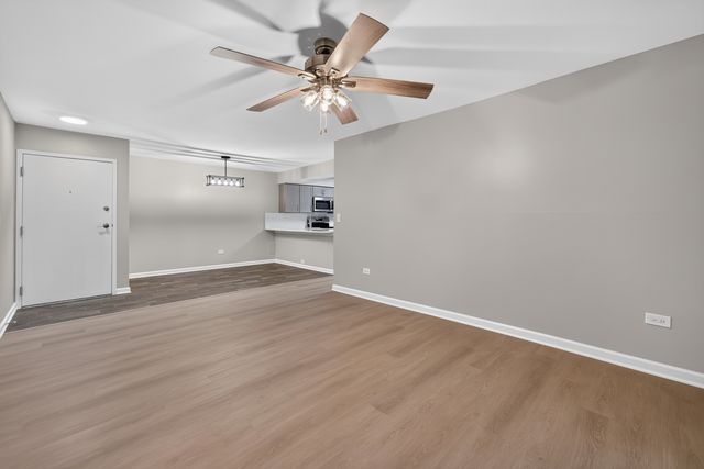 718 Rodenburg Road 206, Roselle, IL 60172