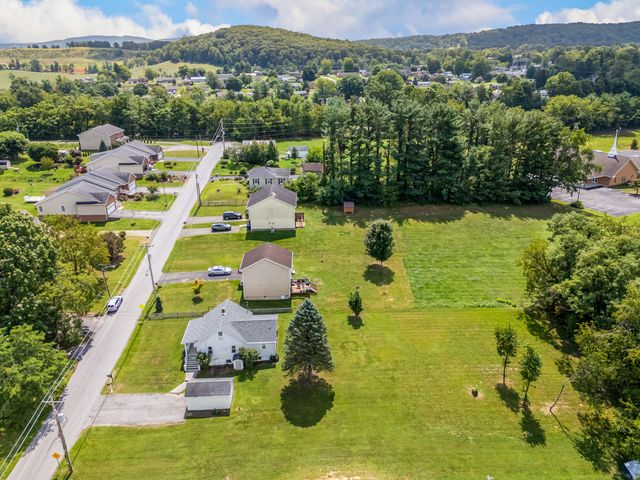 405 Miller ST, Christiansburg, VA 24073