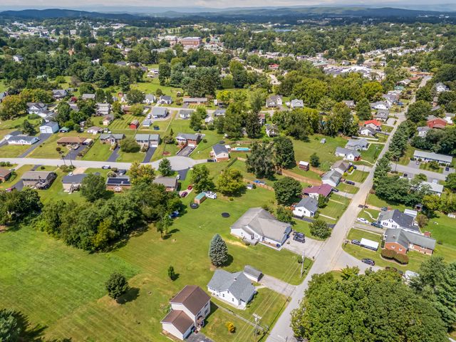 405 Miller ST, Christiansburg, VA 24073