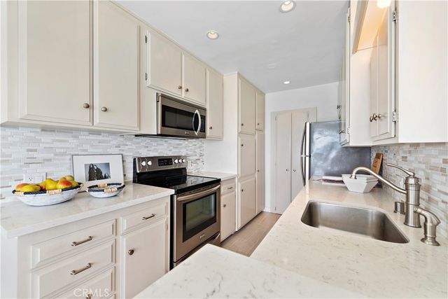31561 Table Rock Drive 208, Laguna Beach, CA 92651