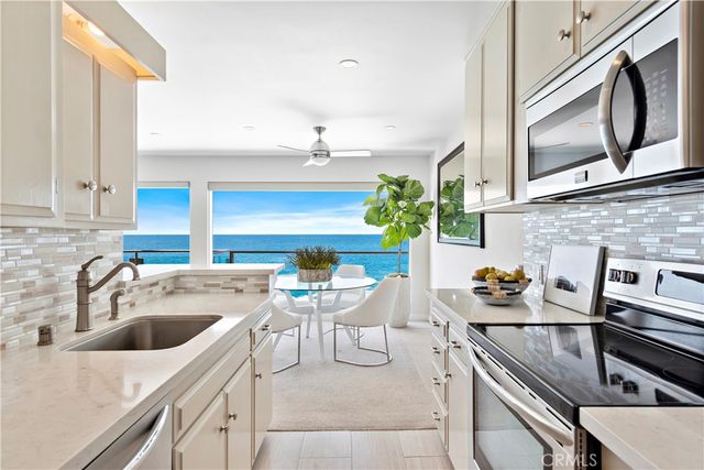 31561 Table Rock Drive 208, Laguna Beach, CA 92651