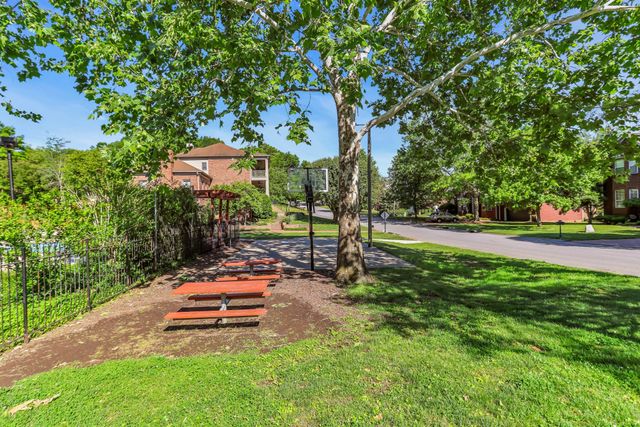 305 Cherokee Trl, Goodlettsville, TN 37072