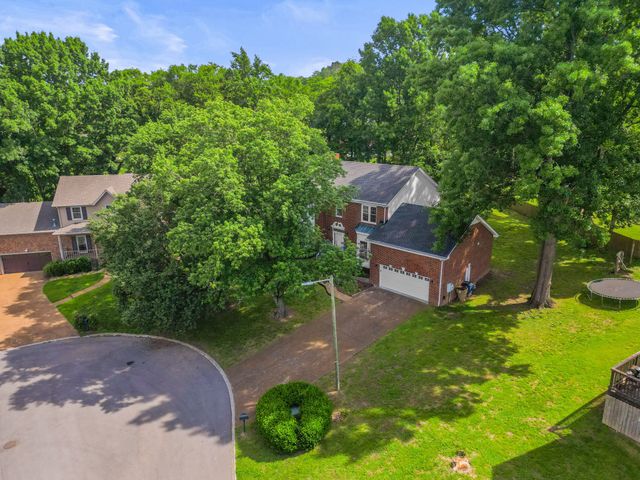 305 Cherokee Trl, Goodlettsville, TN 37072