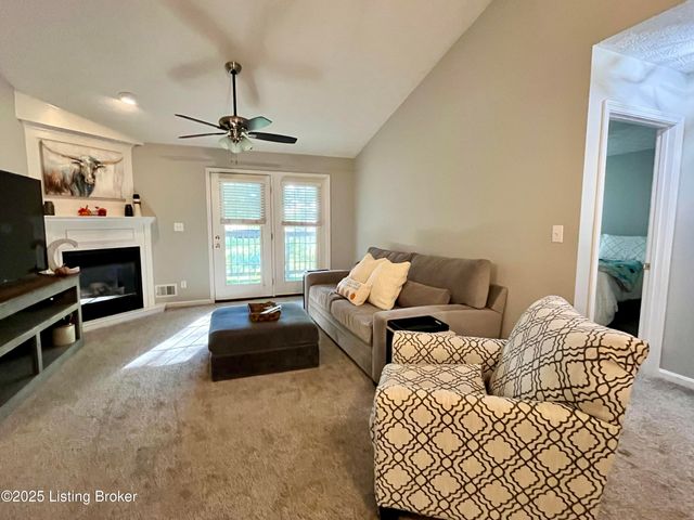 1122 Powerhouse Ln 203, Lyndon, KY 40242